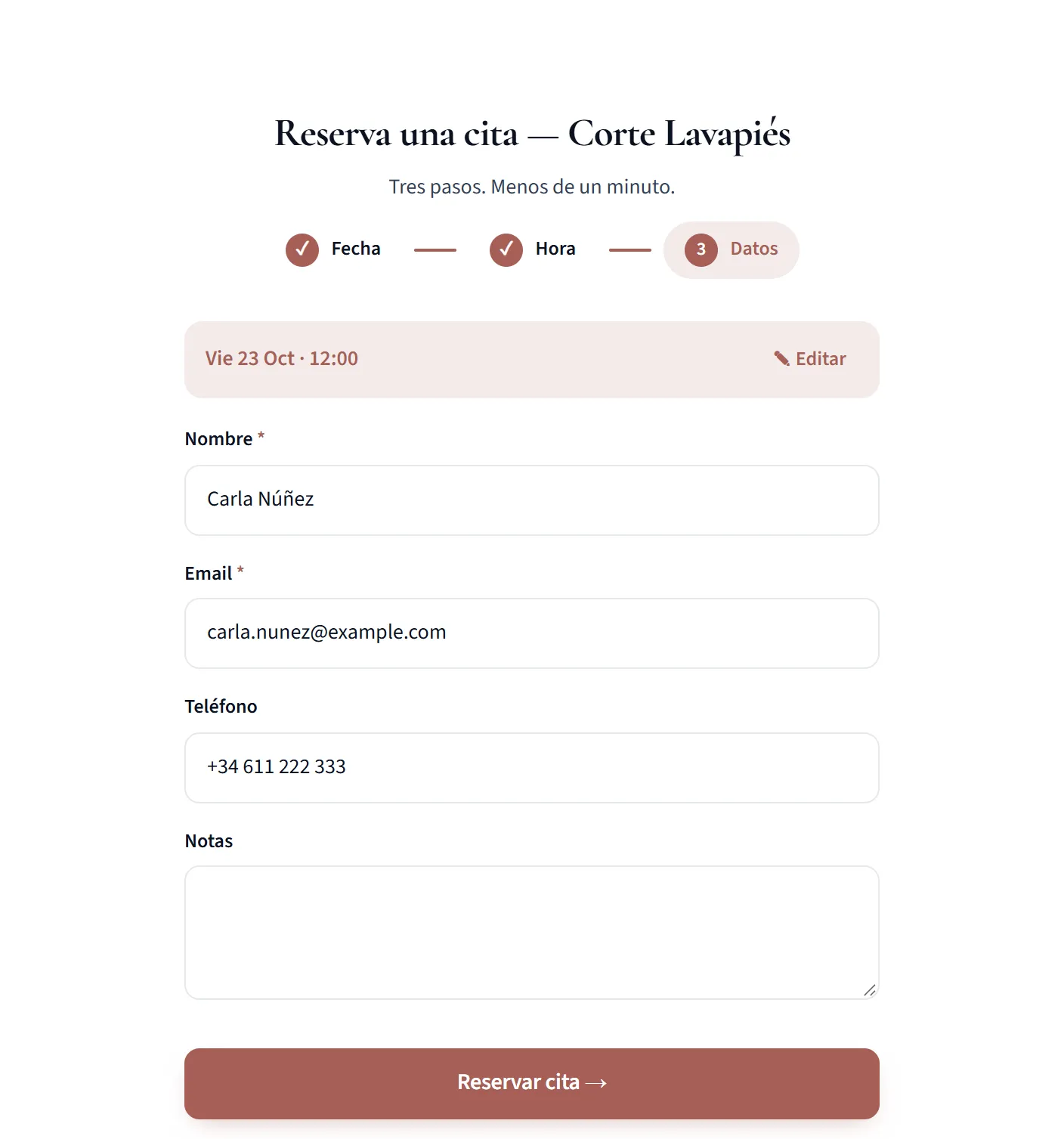 Formulario de reserva en tres pasos (fecha, hora y datos) con los campos nombre, email, teléfono y notas, y el botón Reservar cita